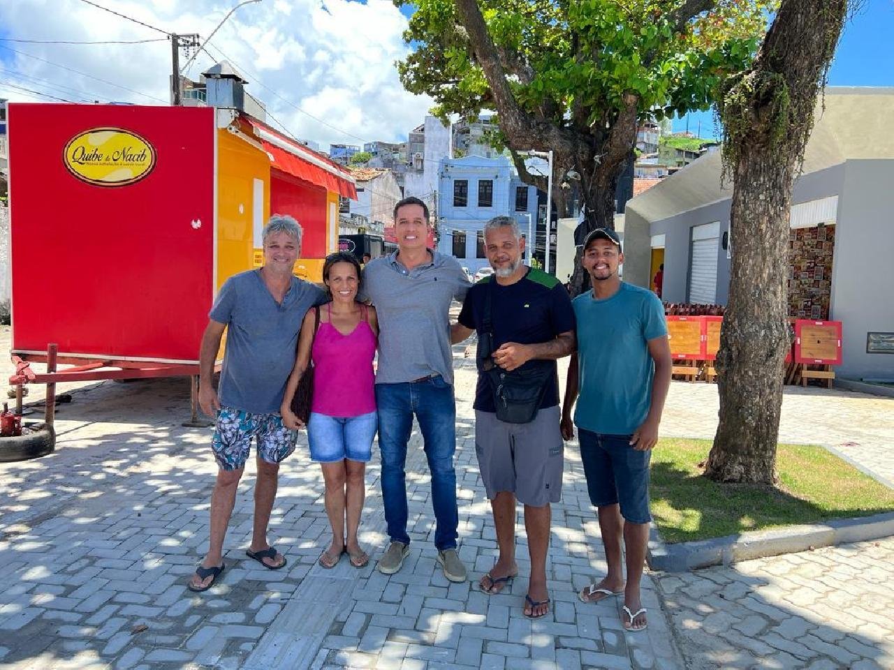 PRAÇA ‘CASTRO ALVES’ DEVE SER ENTREGUE À POPULAÇÃO NA PRÓXIMA SEMANA PRAÇA ‘CASTRO ALVES’ DEVE SER ENTREGUE À POPULAÇÃO NA PRÓXIMA SEMANA