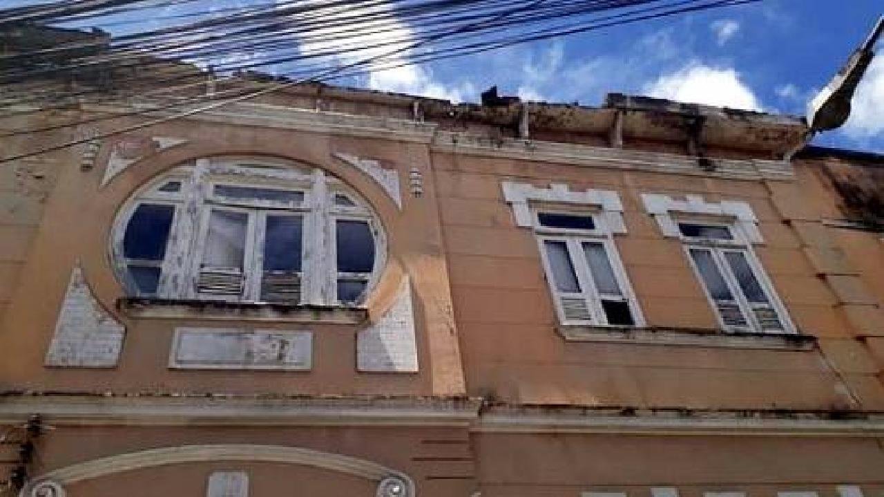 PALACETE QUE PERTENCEU AO CORONEL AURELIANO BRANDÃO AMEAÇA DESABAR EM ILHÉUS PALACETE QUE PERTENCEU AO CORONEL AURELIANO BRANDÃO AMEAÇA DESABAR EM ILHÉUS