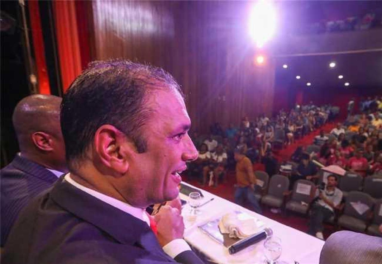MENSAGEM DO PREFEITO MÁRIO ALEXANDRE ABRE OS TRABALHOS DO LEGISLATIVO ILHEENSE DE 2020