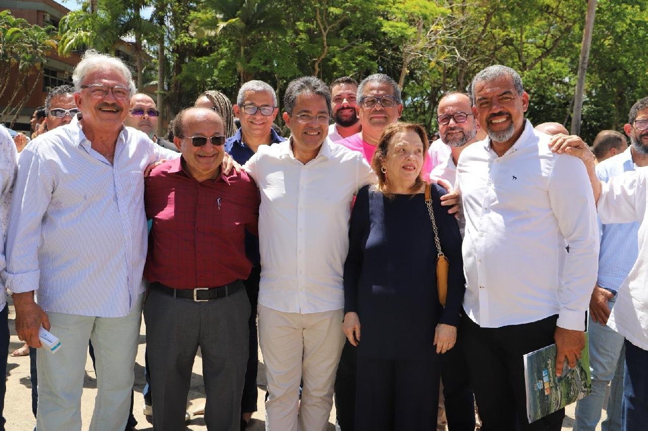 REITOR E VICE-REITOR DA UESC OFICIALIZAM CANDIDATURA À REELEIÇÃO E RECEBEM MANIFESTAÇÕES DE APOIO REITOR E VICE-REITOR DA UESC OFICIALIZAM CANDIDATURA À REELEIÇÃO E RECEBEM MANIFESTAÇÕES DE APOIO