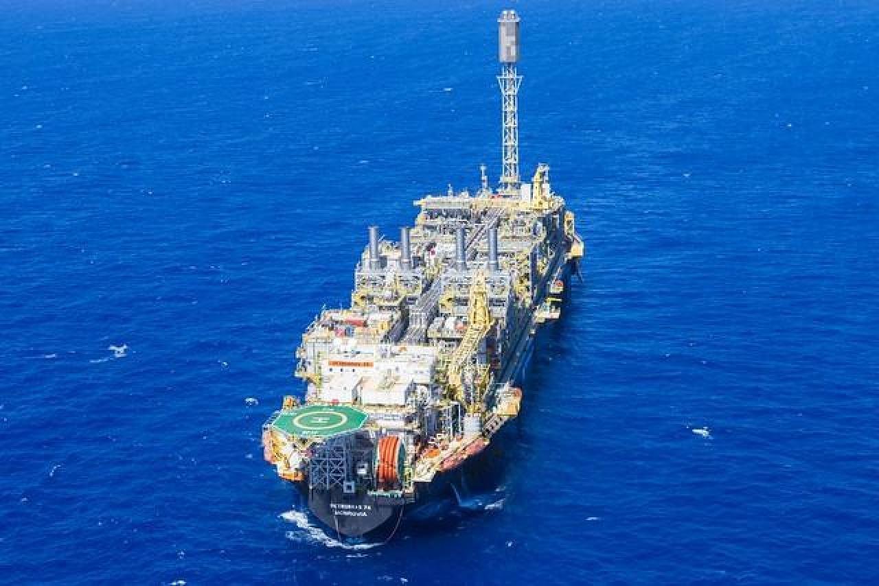 CONGRESSO APROVA CRÉDITO PARA PETROBRAS E VIABILIZA LEILÃO DO PRÉ-SAL CONGRESSO APROVA CRÉDITO PARA PETROBRAS E VIABILIZA LEILÃO DO PRÉ-SAL