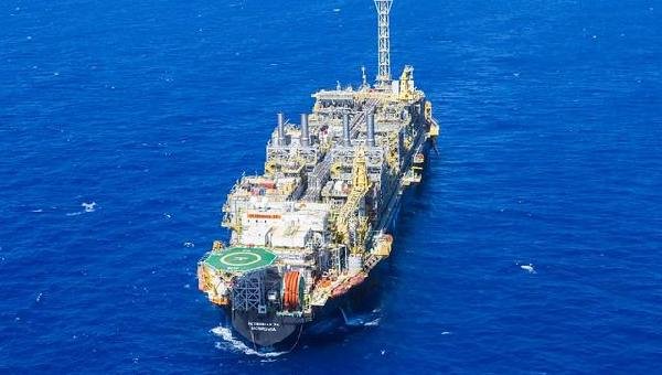 CONGRESSO APROVA CRÉDITO PARA PETROBRAS E VIABILIZA LEILÃO DO PRÉ-SAL