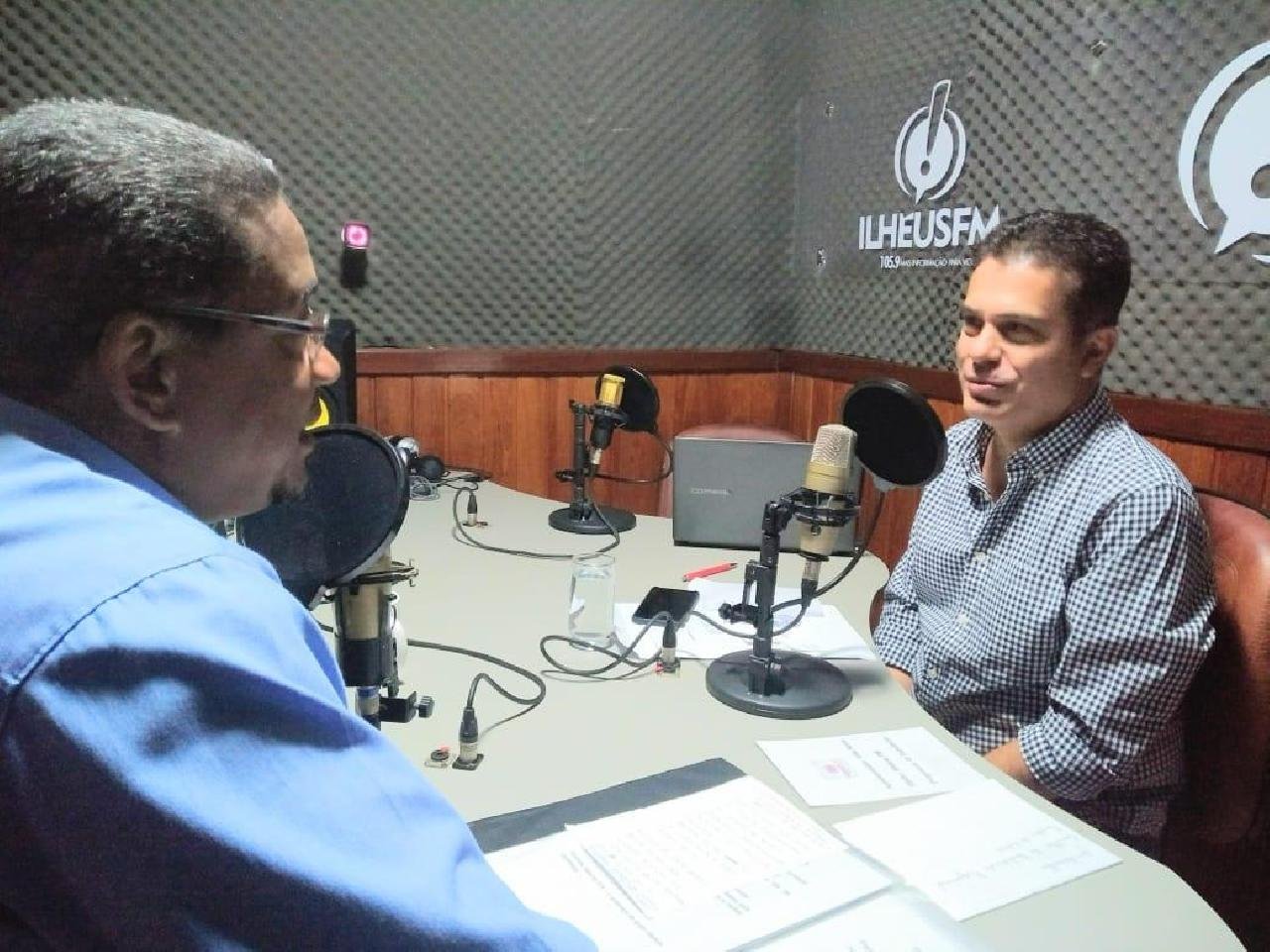 DEPUTADO SE REÚNE COM REITORES PARA GARANTIR BÔNUS REGIONAL AOS ESTUDANTES DEPUTADO SE REÚNE COM REITORES PARA GARANTIR BÔNUS REGIONAL AOS ESTUDANTES
