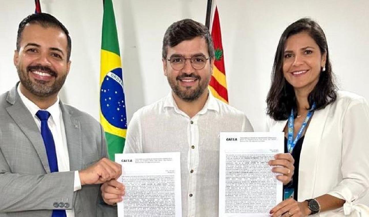 PREFEITO DE ILHÉUS VALDERICO JÚNIOR ASSINA ADITIVO PARA CONSTRUÇÃO DE 464 UNIDADES DO MINHA CASA MINHA VIDA  PREFEITO DE ILHÉUS VALDERICO JÚNIOR ASSINA ADITIVO PARA CONSTRUÇÃO DE 464 UNIDADES DO MINHA CASA MINHA VIDA