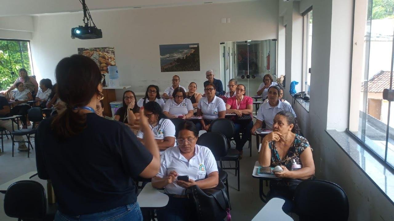 AGENTES COMUNITÁRIOS DE SAÚDE DE ILHÉUS PARTICIPAM DE TREINAMENTO SOBRE CALENDÁRIO VACINAL