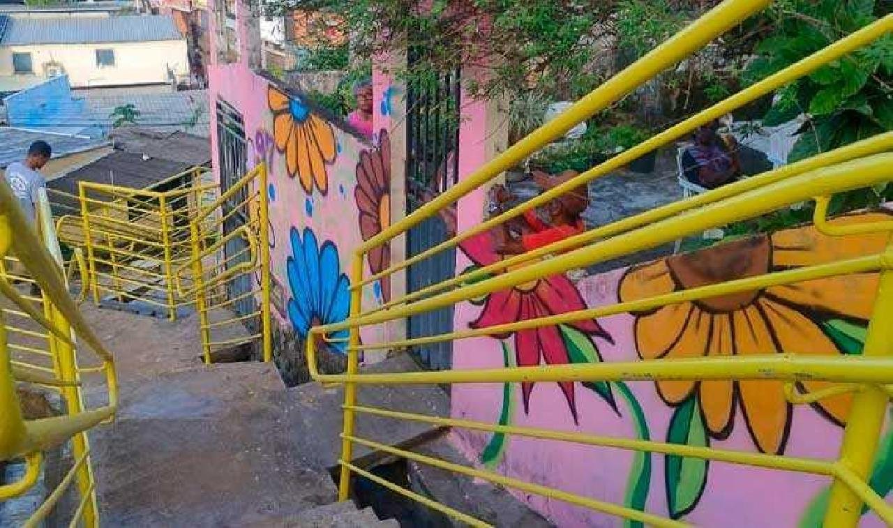 MORADORES DO ALTO DO COQUEIRO RECEBEM NOVA ESCADARIA NO DIA DO ANIVERSÁRIO DE ILHÉUS MORADORES DO ALTO DO COQUEIRO RECEBEM NOVA ESCADARIA NO DIA DO ANIVERSÁRIO DE ILHÉUS