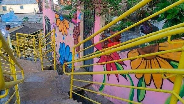 MORADORES DO ALTO DO COQUEIRO RECEBEM NOVA ESCADARIA NO DIA DO ANIVERSÁRIO DE ILHÉUS