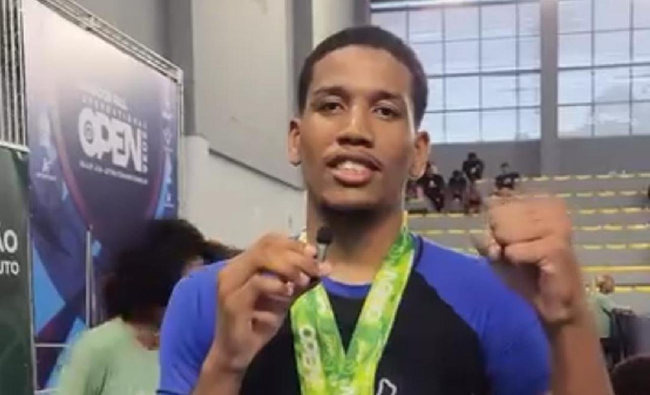 ATLETA ILHEENSE DOUGLAS MOURA CONQUISTA OURO E PRATA EM COMPETIÇÃO DE JIU-JITSU EM SALVADOR