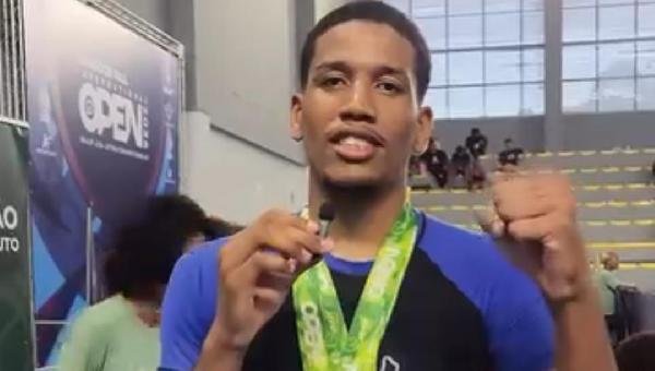 ATLETA ILHEENSE DOUGLAS MOURA CONQUISTA OURO E PRATA EM COMPETIÇÃO DE JIU-JITSU EM SALVADOR
