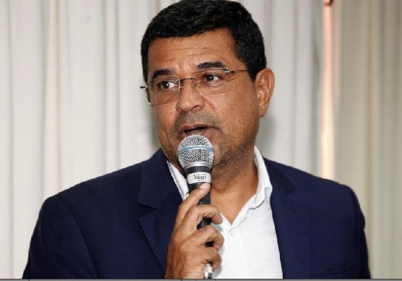 "AGORA AS COISAS VÃO AGILIZAR " DIZ SECRETÁRIO DAVIDSON MAGALHÃES SOBRE CRÉDITO DO DESENBAHIA "AGORA AS COISAS VÃO AGILIZAR " DIZ SECRETÁRIO DAVIDSON MAGALHÃES SOBRE CRÉDITO DO DESENBAHIA