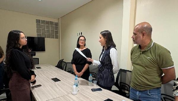 CÂMARA DE ILHÉUS DÁ POSSE A DUAS NOVAS SERVIDORAS DO QUADRO EFETIVO