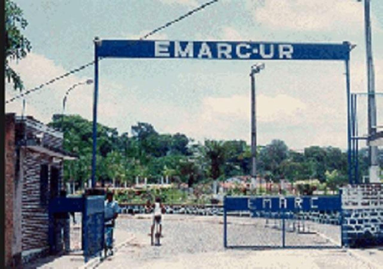 LIVRO CONTARÁ HISTÓRIA DA EMARC PELA MEMÓRIA 20 EX-ALUNOS LIVRO CONTARÁ HISTÓRIA DA EMARC PELA MEMÓRIA 20 EX-ALUNOS