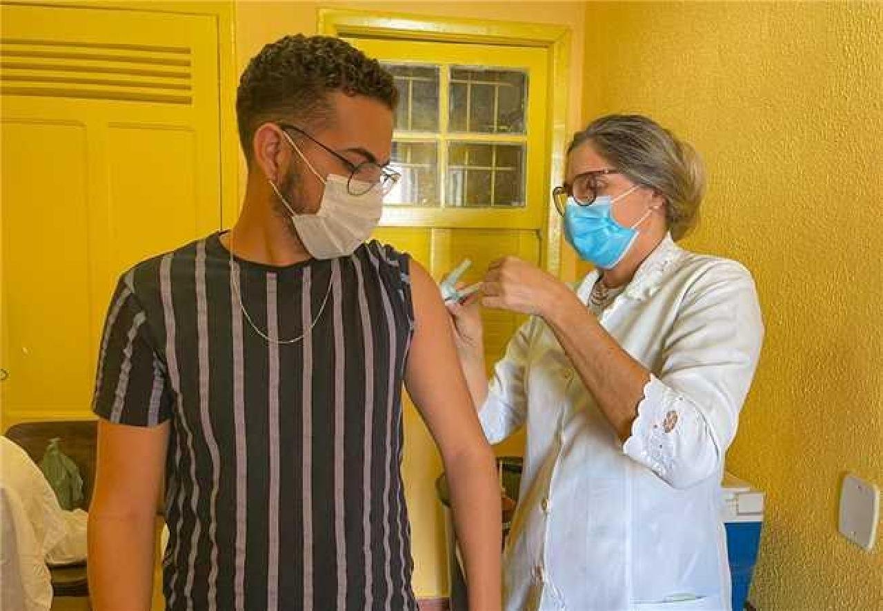 VACINAÇÃO EM ILHÉUS: 72, 9 MIL DOSES CONTRA A COVID-19 DOSES VACINAÇÃO EM ILHÉUS: 72, 9 MIL DOSES CONTRA A COVID-19 DOSES