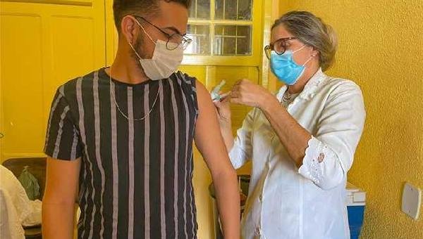 VACINAÇÃO EM ILHÉUS: 72, 9 MIL DOSES CONTRA A COVID-19 DOSES 