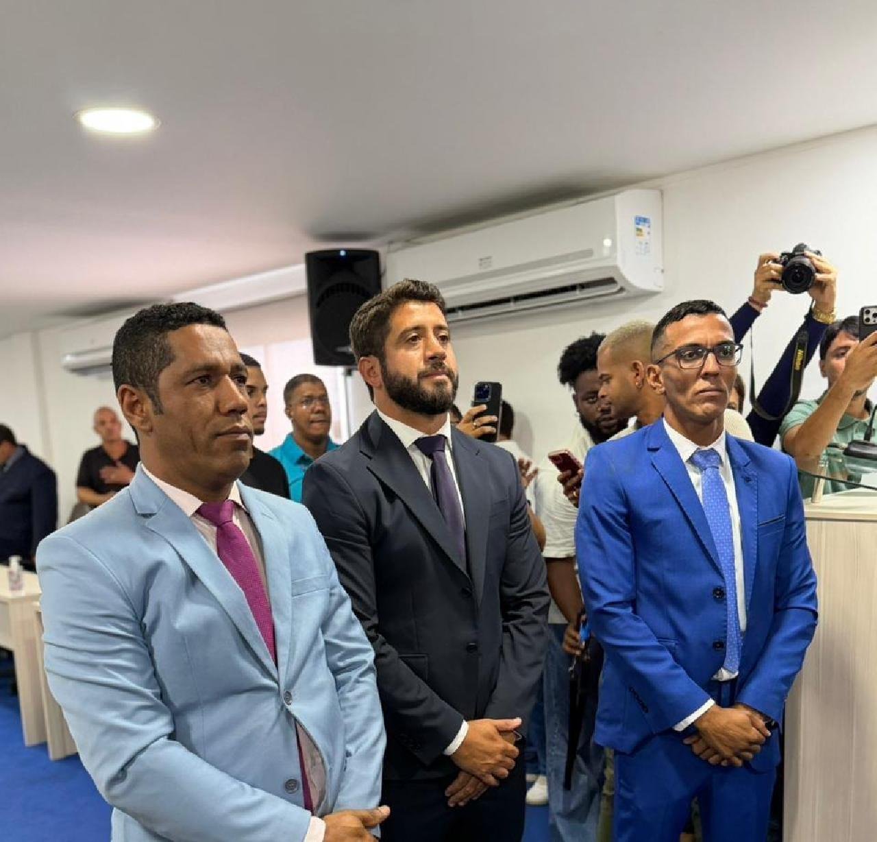 CÂMARA DE LAURO DE FREITAS DÁ POSSE A TRÊS NOVOS VEREADORES APÓS CASSAÇÃO POR FRAUDE À COTA DE GÊNERO