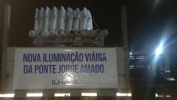 “OS POSTES ESTÃO EM ILHÉUS E A ILUMINAÇÃO ESTÁ GARANTIDA PARA O DIA 28 DE JUNHO”, DIZ PREFEITO