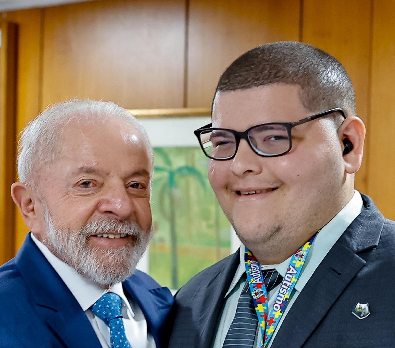 JOÃO PEDRO, JOVEM AUTISTA MORADOR DE ILHÉUS, É RECEBIDO POR LULA E MINISTROS JOÃO PEDRO, JOVEM AUTISTA MORADOR DE ILHÉUS, É RECEBIDO POR LULA E MINISTROS