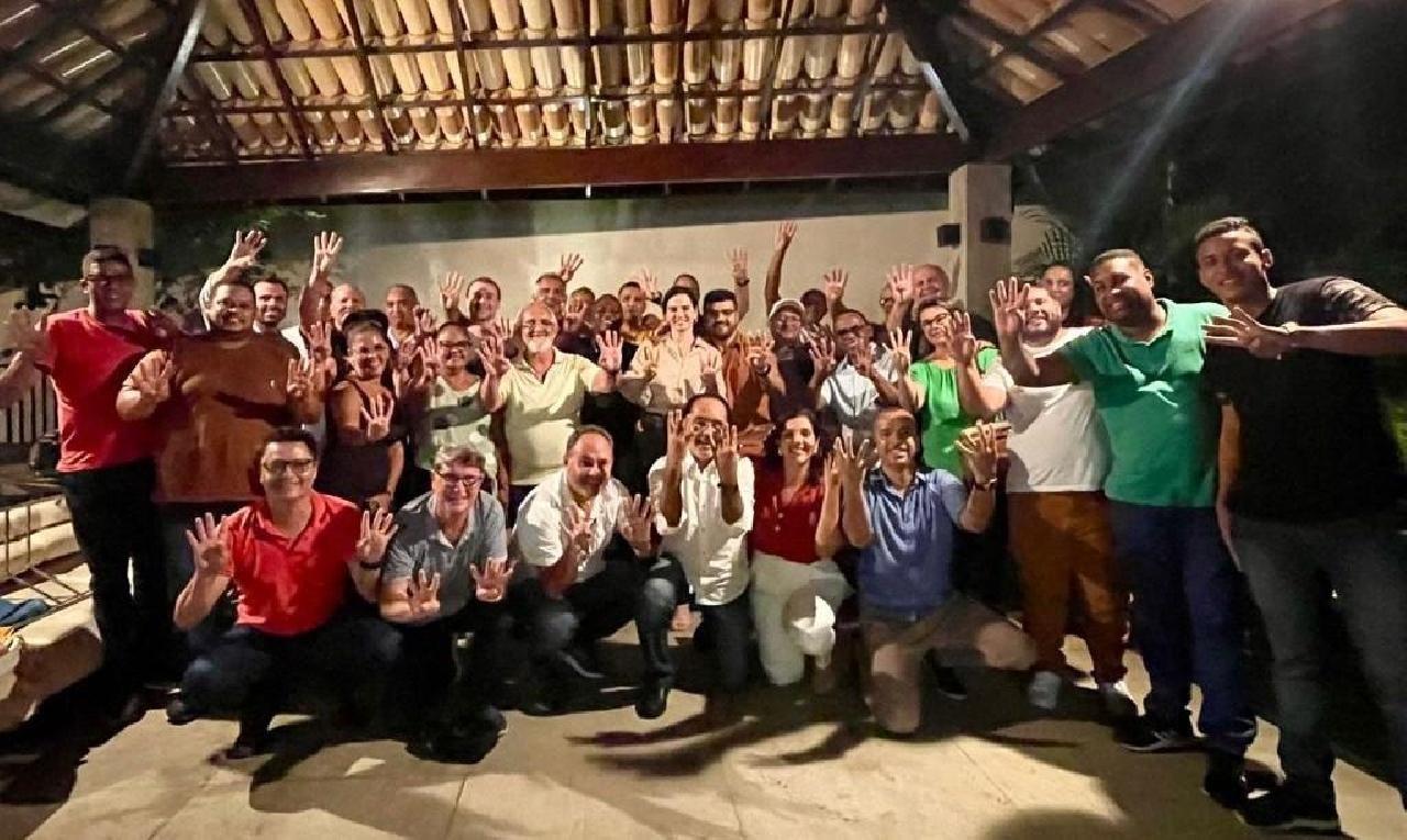 PRÉ-CANDIDATOS A VEREADOR DO UNIÃO BRASIL SE REÚNEM EM ILHÉUS PRÉ-CANDIDATOS A VEREADOR DO UNIÃO BRASIL SE REÚNEM EM ILHÉUS