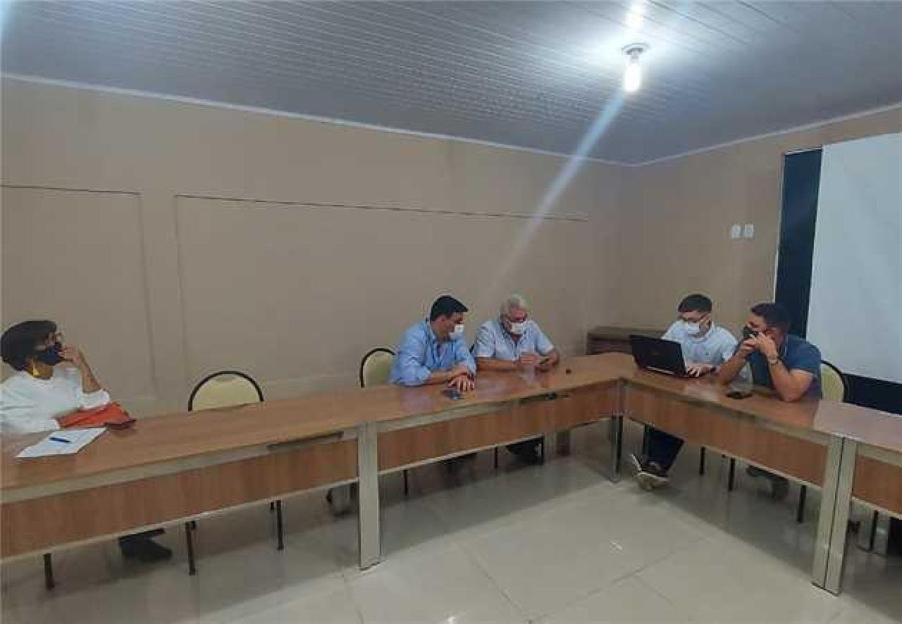 PREFEITURA DE ILHÉUS DIALOGA COM EMBASA SOBRE REPAROS NAS VIAS PREFEITURA DE ILHÉUS DIALOGA COM EMBASA SOBRE REPAROS NAS VIAS