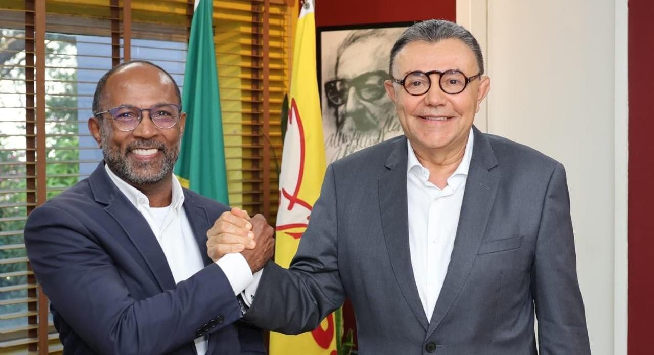 PRESIDENTE NACIONAL DO PSB AFIRMA QUE BEBETO GALVÃO É O CANDIDATO PARA ILHÉUS PRESIDENTE NACIONAL DO PSB AFIRMA QUE BEBETO GALVÃO É O CANDIDATO PARA ILHÉUS