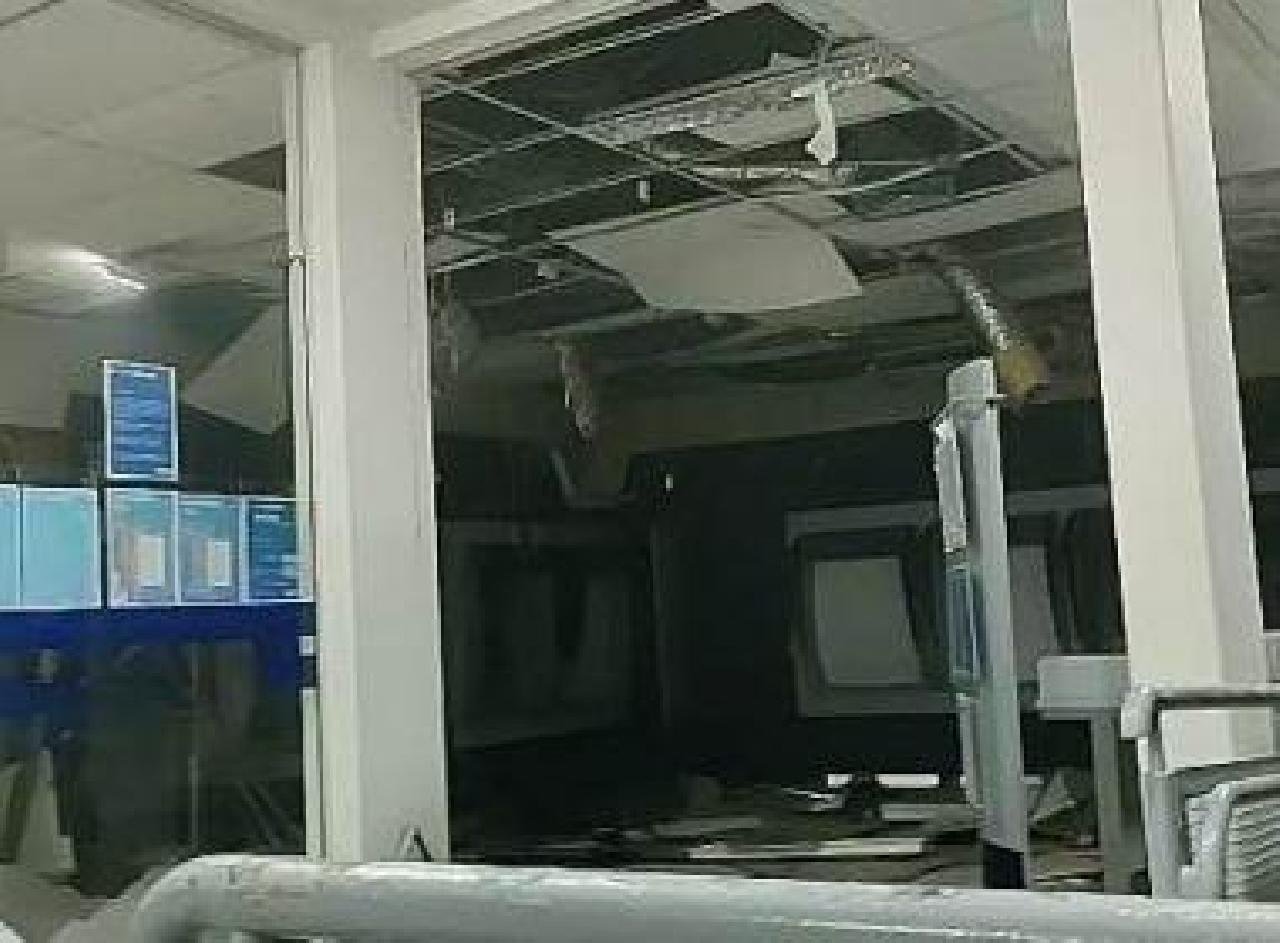 BANDIDOS EXPLODEM AGÊNCIA EM CAMACAN BANDIDOS EXPLODEM AGÊNCIA EM CAMACAN