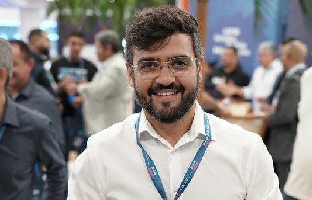 GESTORES MUNICIPAIS SE REÚNEM EM SALVADOR PARA O 8º ENCONTRO DA UPB GESTORES MUNICIPAIS SE REÚNEM EM SALVADOR PARA O 8º ENCONTRO DA UPB