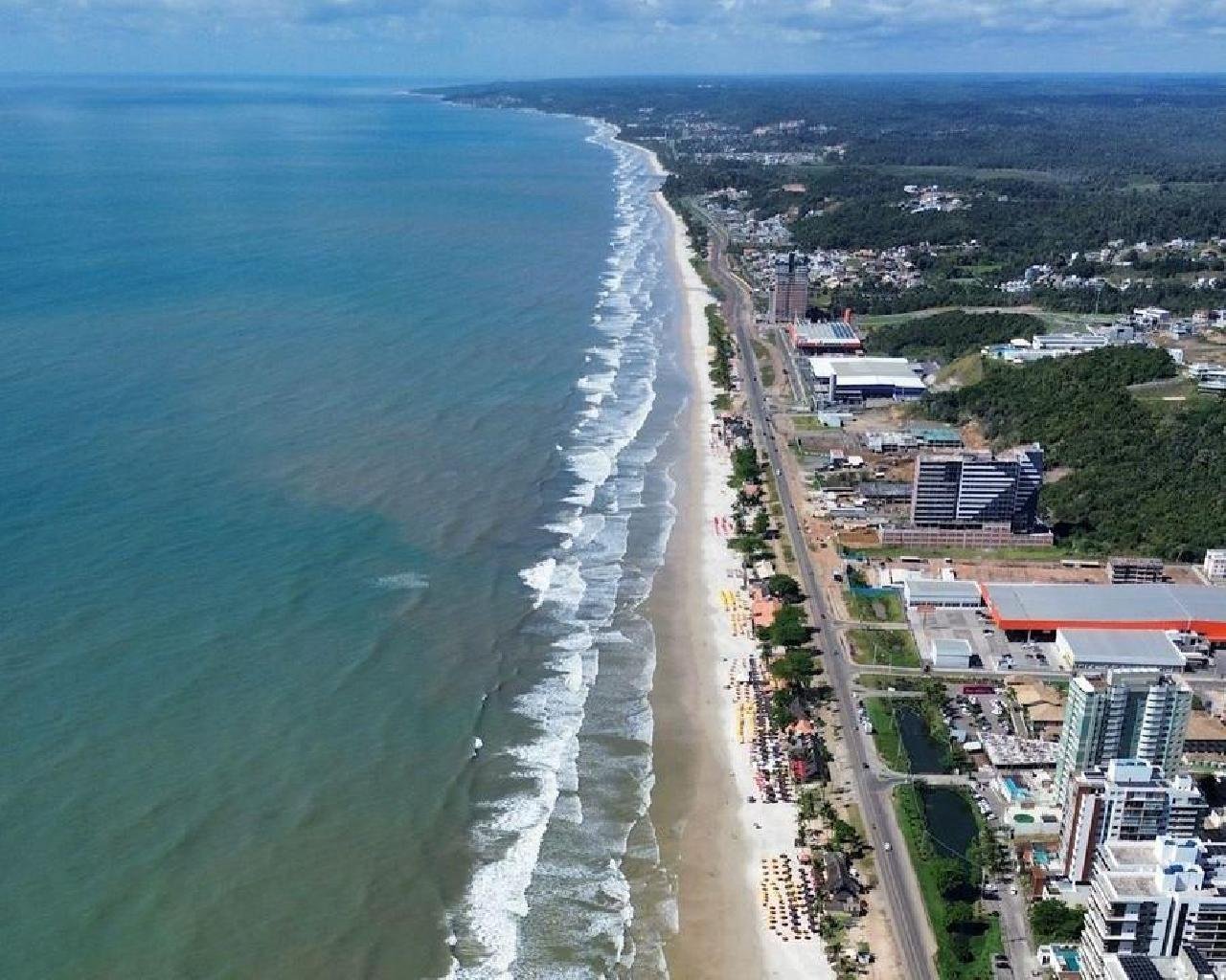 DECRETO PROÍBE CONSUMAÇÃO MÍNIMA E COBRANÇAS PARA USO DE CADEIRAS E GUARDA-SÓIS NAS PRAIAS DE ILHEUS