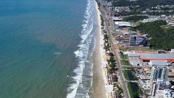 DECRETO PROÍBE CONSUMAÇÃO MÍNIMA E COBRANÇAS PARA USO DE CADEIRAS E GUARDA-SÓIS NAS PRAIAS DE ILHEUS