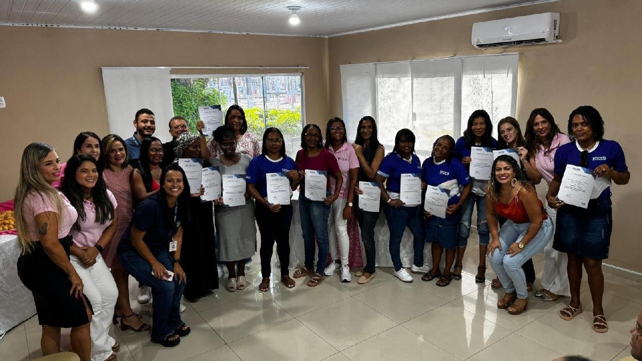 PREFEITURA CERTIFICA ASSISTIDAS PELO CRAM EM CURSO DE CONFECÇÃO DE SANDÁLIAS E BOLSAS PREFEITURA CERTIFICA ASSISTIDAS PELO CRAM EM CURSO DE CONFECÇÃO DE SANDÁLIAS E BOLSAS