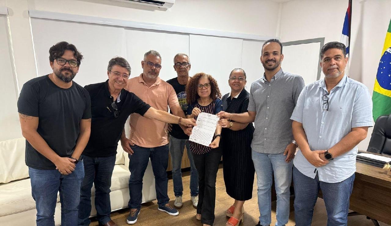 PREFEITURA DE ILHÉUS FIRMA ACORDO DE REAJUSTE SALARIAL PREFEITURA DE ILHÉUS FIRMA ACORDO DE REAJUSTE SALARIAL