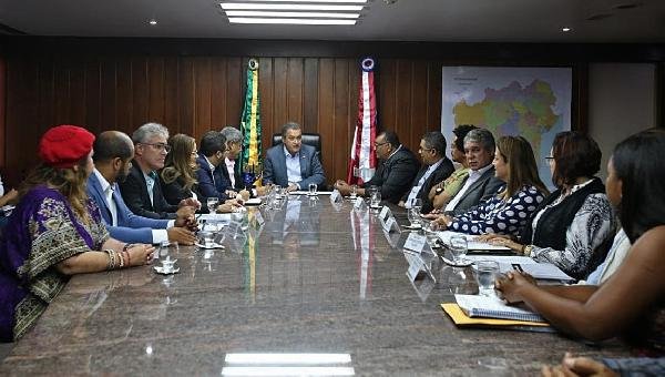 TÉCNICOS E ANALISTAS DE UNIVERSIDADES ESTADUAIS FAZEM ACORDO COM O GOVERNO DO ESTADO