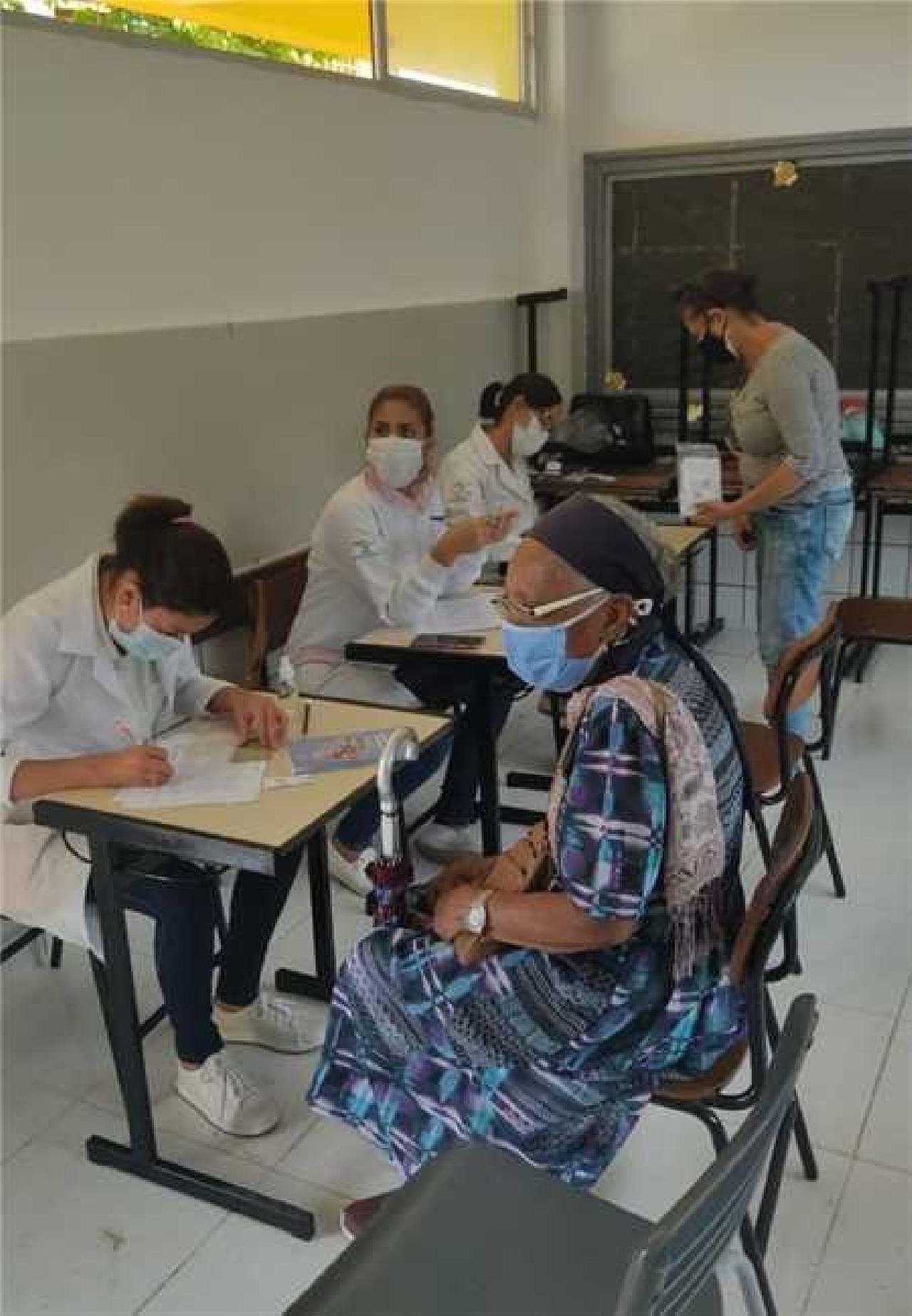 MAIS DE 2,3 MIL PESSOAS COM MAIS DE 80 ANOS JÁ FORAM VACINADAS EM ILHÉUS MAIS DE 2,3 MIL PESSOAS COM MAIS DE 80 ANOS JÁ FORAM VACINADAS EM ILHÉUS