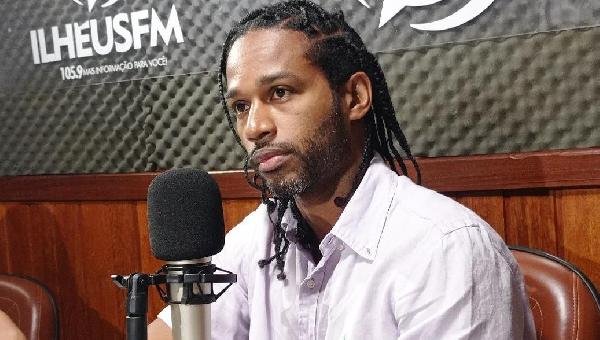 VEREADOR MAURÍCIO GALVÃO DISCUTE REORDENAMENTO DOS FOOD TRUCKS EM ILHÉUS EM ENTREVISTA AO PROGRAMA O TABULEIRO