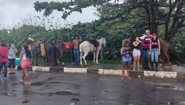 CORRIDA ILEGAL DE CAVALOS É ENCERRADA PELA PM