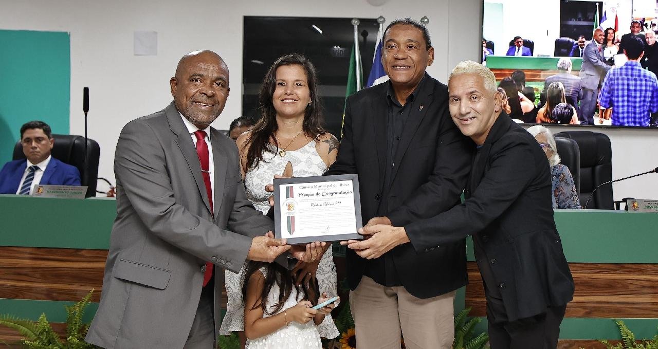 "SEMPRE TIVE UMA EXTRAORDINÁRIA RELAÇÃO DE MUITO RESPEITO COM ESTA CASA", DIZ VILA NOVA AO RECEBER HOMENAGEM DA CÂMARA DE ILHÉUS