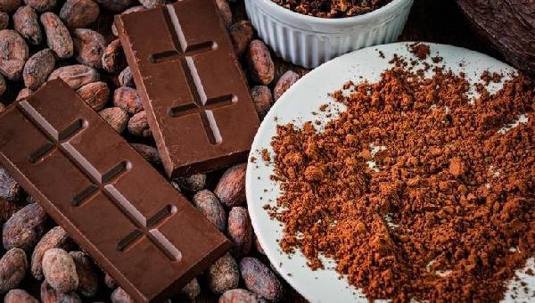 LULA SANCIONA LEI QUE ESTABELECE PERCENTUAL MÍNIMO DE CACAU EM CHOCOLATES