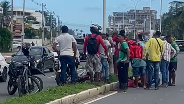 MOTOBOY MORRE APÓS BATER EM POSTE NA BA-001, ZONA SUL DE ILHÉUS