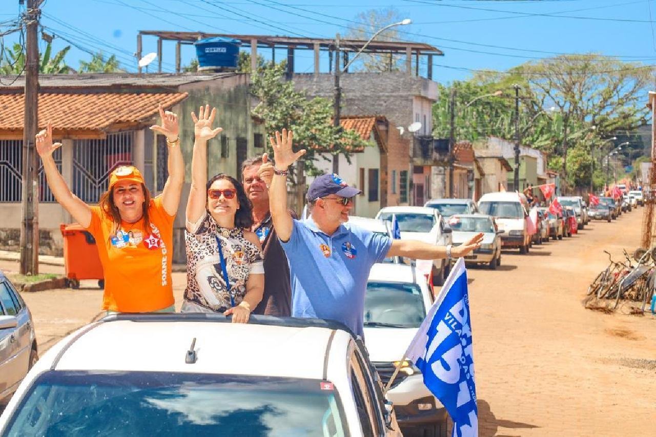 SOANE RECEBE APOIO POPULAR DURANTE CARREATA NAS RUAS DE UNA SOANE RECEBE APOIO POPULAR DURANTE CARREATA NAS RUAS DE UNA