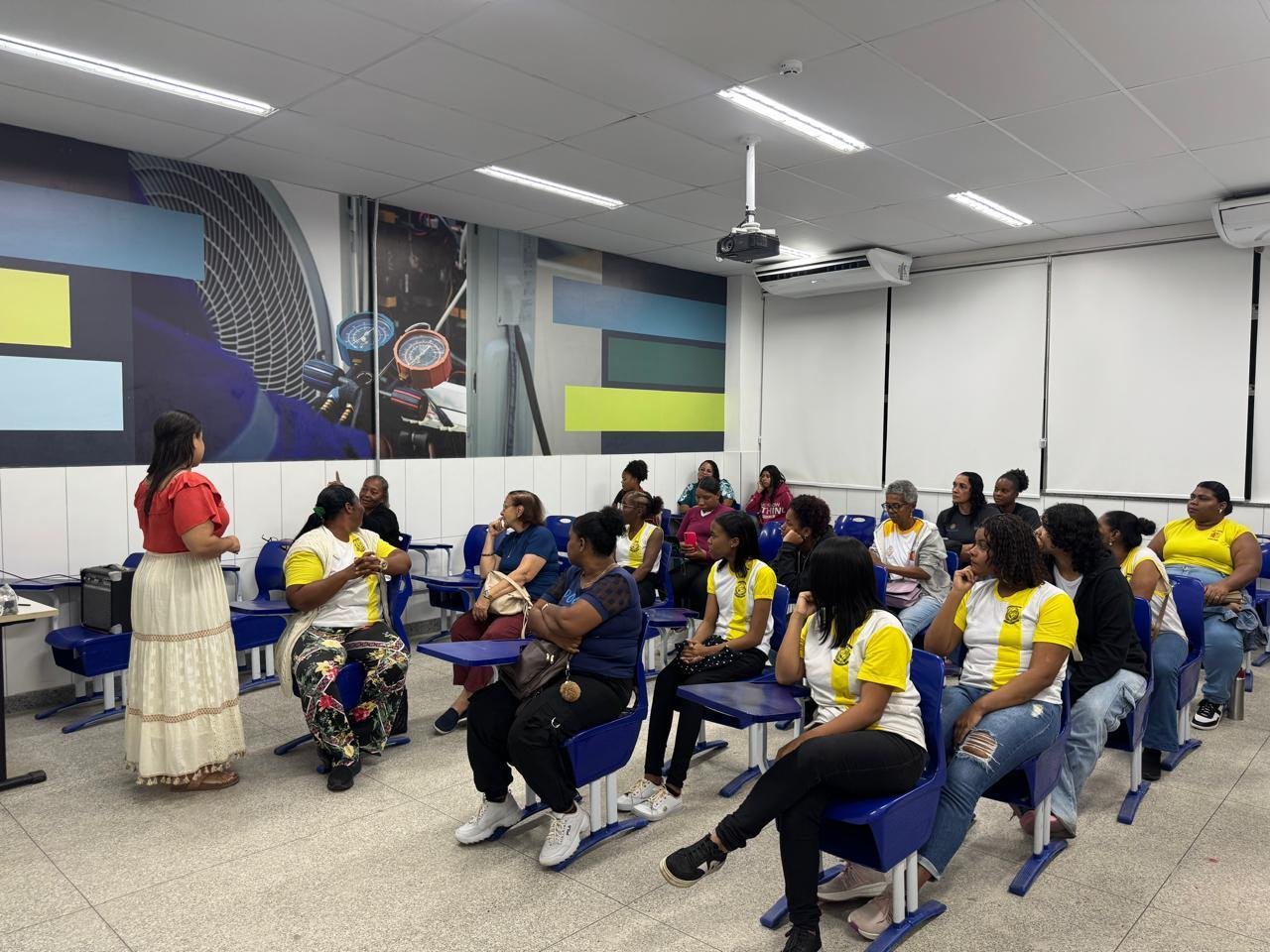 QUALIFICAÇÃO PROFISSIONAL AMPLIA OPORTUNIDADES PARA ESTUDANTES DA EJA EM ILHÉUS