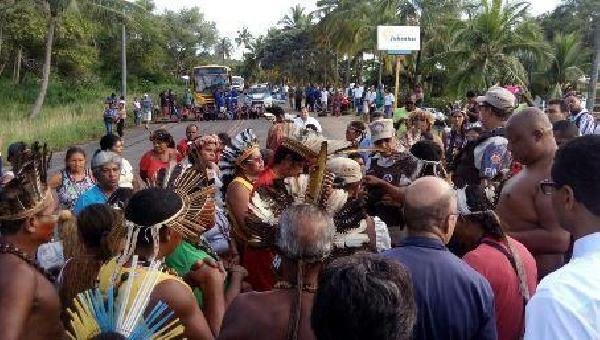 TUPINAMBÁS PROTESTAM NA ILHÉUS-OLIVENÇA CONTRA MUNICIPALIZAÇÃO DA SAÚDE