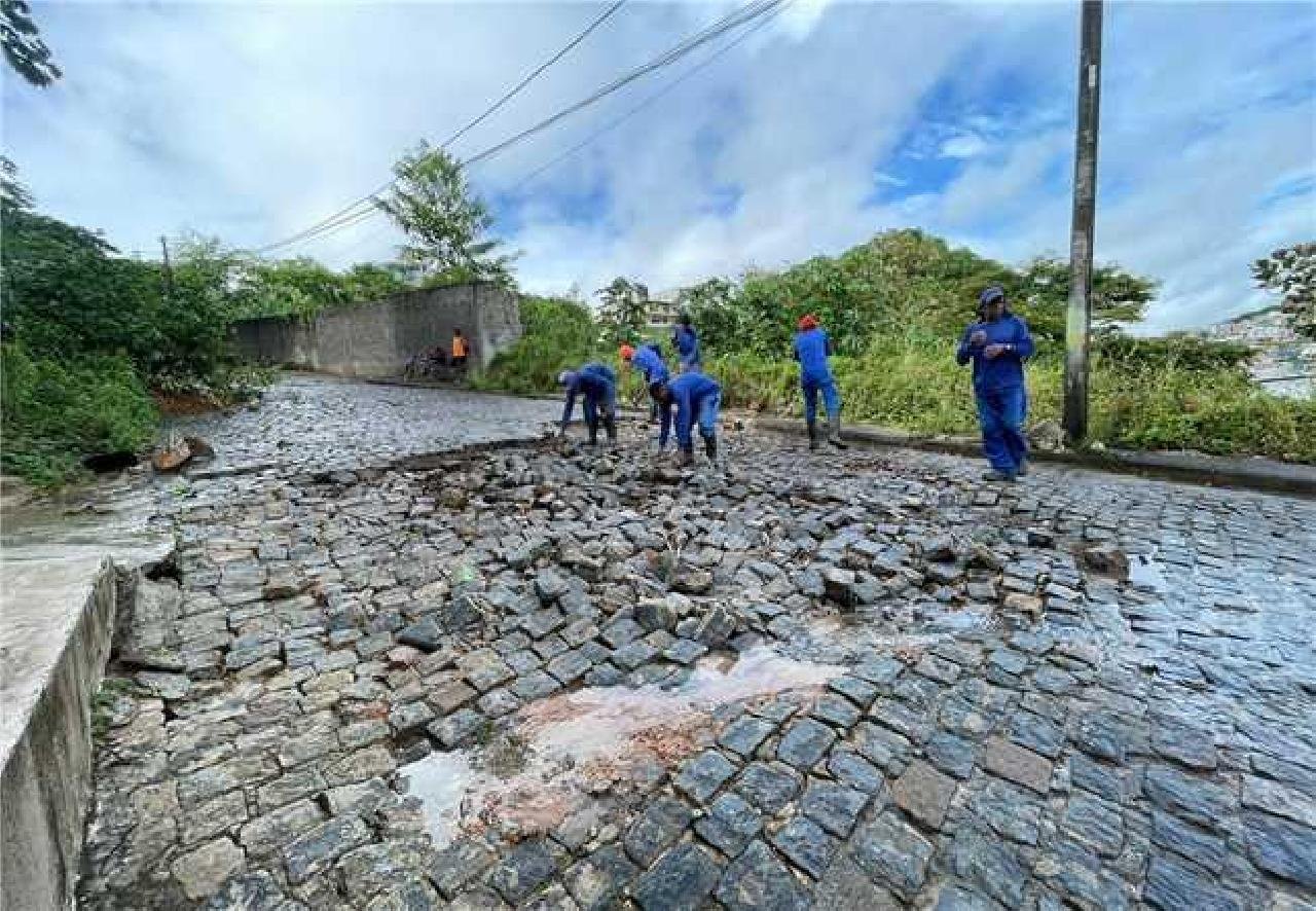 MUNICÍPIO INICIA MANUTENÇÃO EM DIVERSAS ÁREAS E ATUALIZA DADOS SOBRE FAMÍLIAS AFETADAS PELAS CHUVAS MUNICÍPIO INICIA MANUTENÇÃO EM DIVERSAS ÁREAS E ATUALIZA DADOS SOBRE FAMÍLIAS AFETADAS PELAS CHUVAS