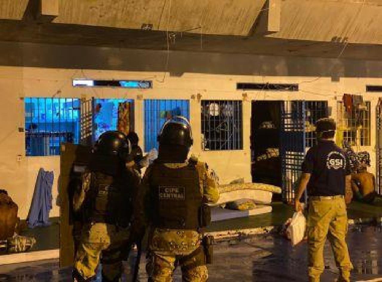 OPERAÇÃO QUE COMBATE PCC CUMPRE MANDADOS NA BAHIA E EM MAIS 9 ESTADOS OPERAÇÃO QUE COMBATE PCC CUMPRE MANDADOS NA BAHIA E EM MAIS 9 ESTADOS