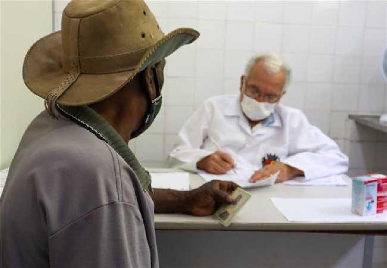 SESAU ORIENTA PACIENTES DA CASA DO HIPERTENSO E DIABÉTICO SOBRE ATENDIMENTO NA UNIDADE SESAU ORIENTA PACIENTES DA CASA DO HIPERTENSO E DIABÉTICO SOBRE ATENDIMENTO NA UNIDADE