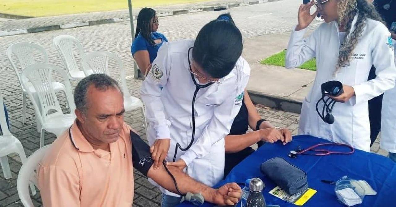 CENTENAS DE PESSOAS FORAM ATENDIDAS EM FEIRA DE SAÚDE PROMOVIDA PELO HOSPITAL REGIONAL COSTA DO CACAU CENTENAS DE PESSOAS FORAM ATENDIDAS EM FEIRA DE SAÚDE PROMOVIDA PELO HOSPITAL REGIONAL COSTA DO CACAU