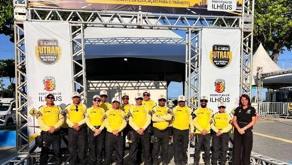 PREFEITURA DE ILHÉUS PARABENIZA PROFISSIONAIS DA SUTRAM PELO DIA DO AGENTE DE TRÂNSITO