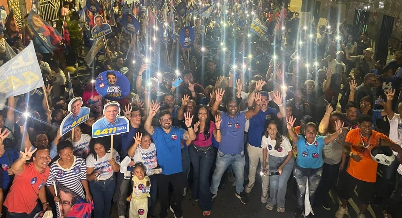 MULTIDÃO ACOMPANHA VALDERICO EM ATO DO TIME DE ACM NETO E LOTA AVENIDA PRINCESA ISABEL A 10 DIAS DAS ELEIÇÕES