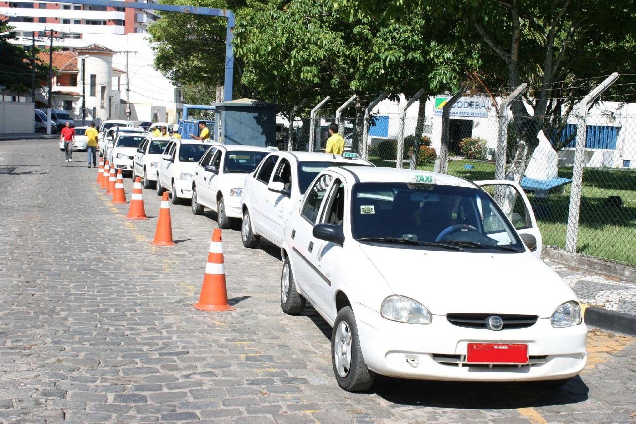 TAXISTAS GANHAM INCENTIVO PARA AQUISIÇÃO DE CARROS ELÉTRICOS NA BAHIA TAXISTAS GANHAM INCENTIVO PARA AQUISIÇÃO DE CARROS ELÉTRICOS NA BAHIA