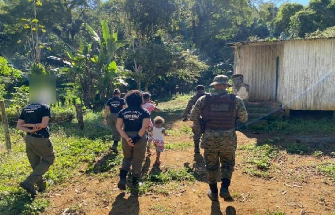 MULHER E FILHOS SÃO RESGATADOS DE CÁRCERE PRIVADO NO SUL DA BAHIA MULHER E FILHOS SÃO RESGATADOS DE CÁRCERE PRIVADO NO SUL DA BAHIA