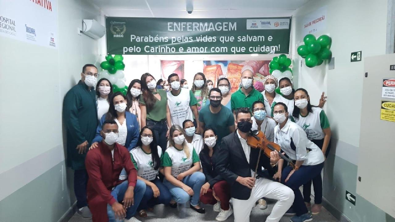 HOSPITAL COSTA DO CACAU HOMENAGEIA PROFISSIONAIS COM MÚSICA NO DIA INTERNACIONAL DA ENFERMAGEM HOSPITAL COSTA DO CACAU HOMENAGEIA PROFISSIONAIS COM MÚSICA NO DIA INTERNACIONAL DA ENFERMAGEM