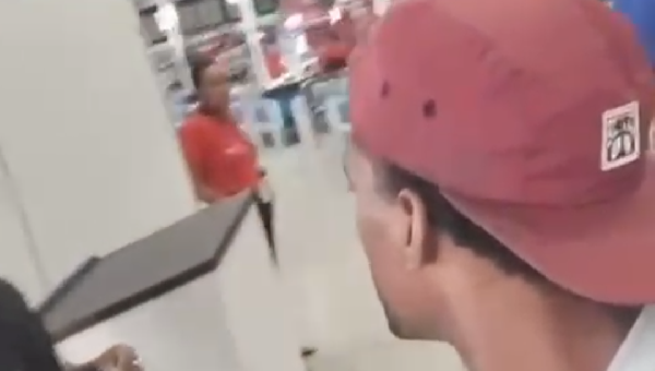 CLIENTE DENÚNCIA ABORDAGEM DISCRIMINATÓRIA NO MIX MATEUS DE ILHÉUS
